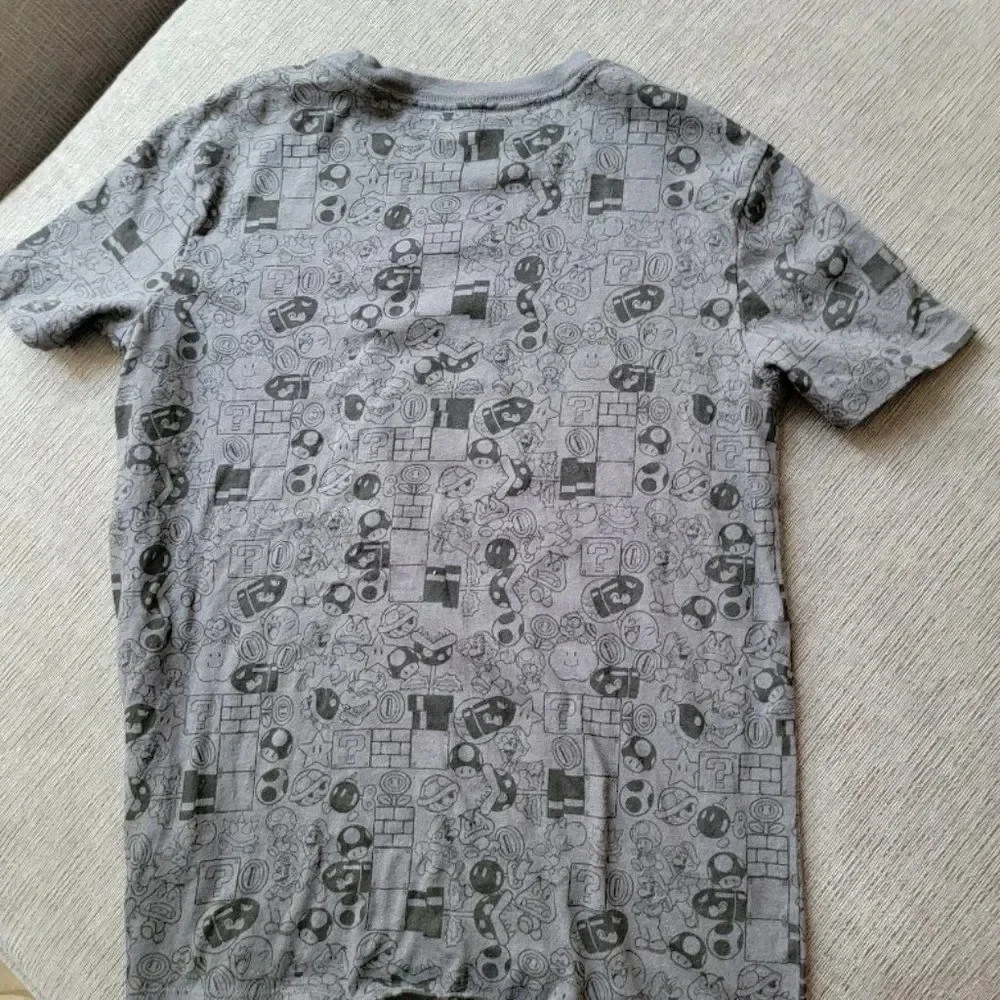 Old Navy Boys Gray Mario Bros Graphic Crew Neck Pullover T-Shirt Size L …
